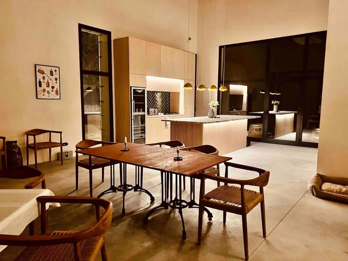 Chalet Los Dos Caballeros Winery & Vacation Rental Llubi