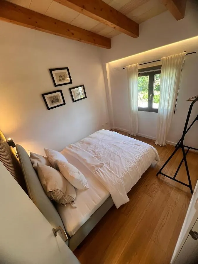 Los Dos Caballeros Winery & Vacation Rental Llubi Chalet
