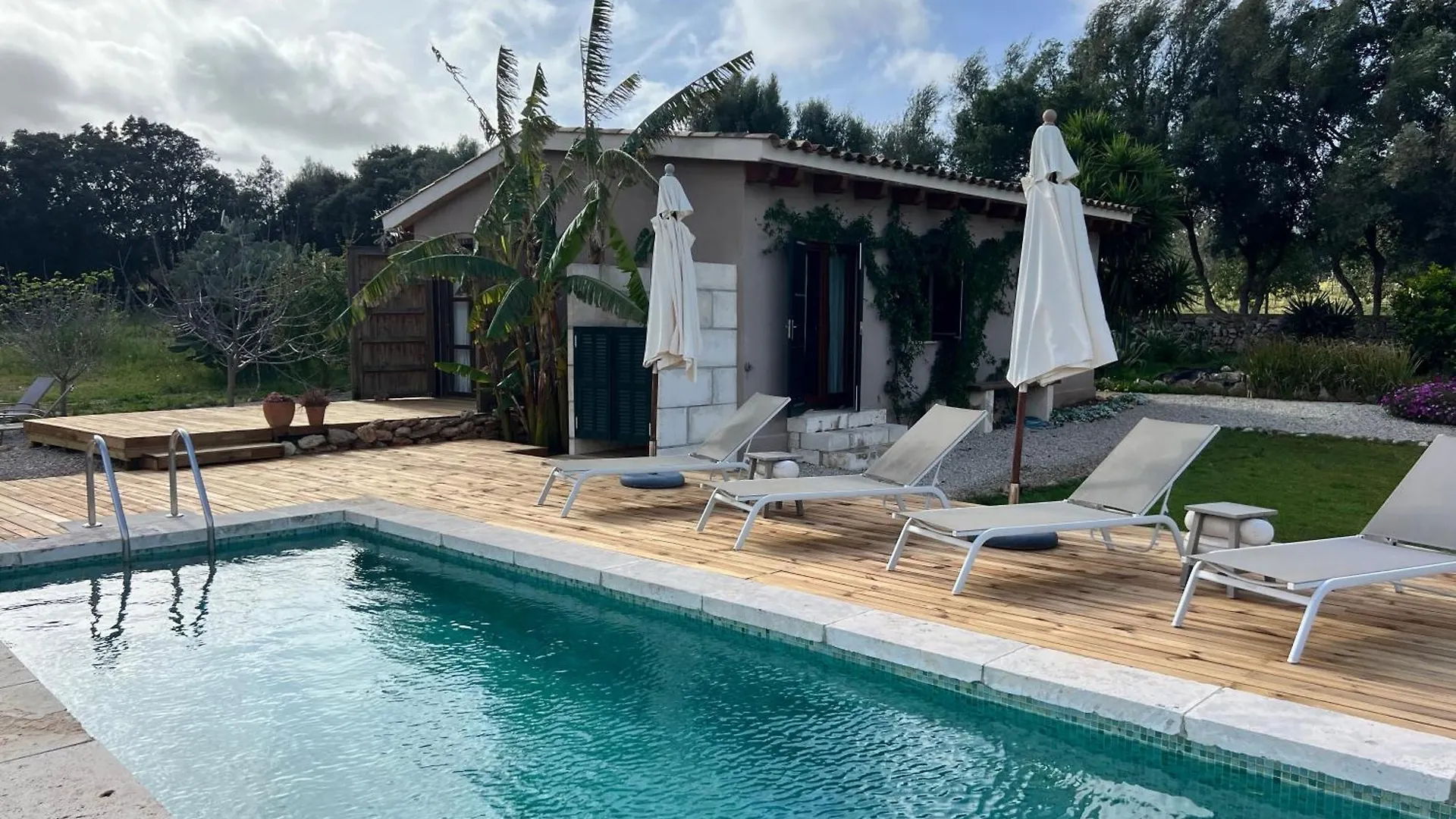 Chalet Los Dos Caballeros Winery & Vacation Rental Llubi